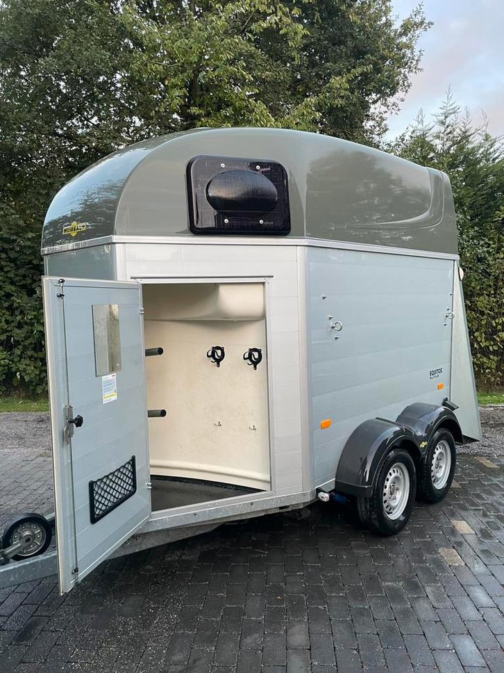 Humbaur equitos alu plus, Dieren en Toebehoren, Paarden en Pony's | Trailers en Aanhangwagens, Zo goed als nieuw, 2-paards trailer