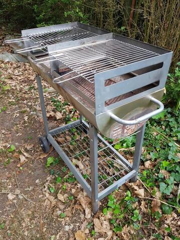 Mooie grote INOXEN BBQ beschikbaar voor biedingen