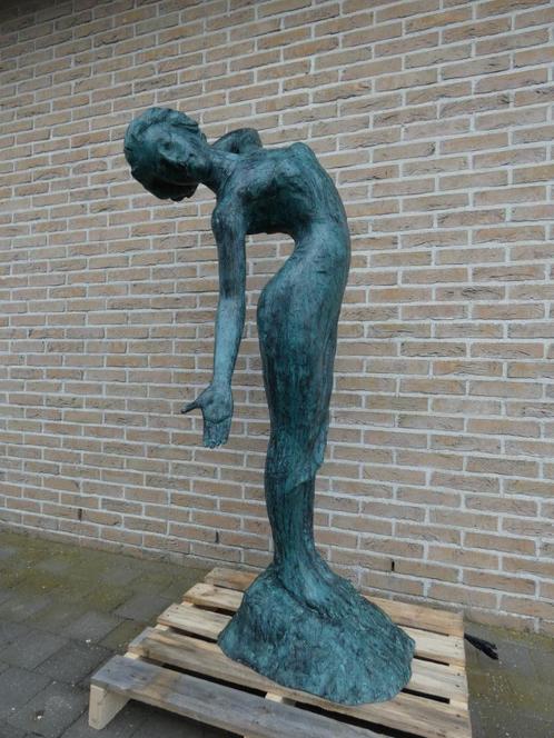 Bronzen kunstbeeld van een dame special gietwerk en patina!, Jardin & Terrasse, Statues de jardin, Comme neuf, Homme, Autres matériaux