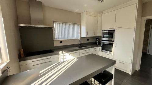 Keuken met composiet werkblad en kwalitatieve toestellen, Huis en Inrichting, Keuken | Complete keukens, Gebruikt, Hoekkeuken