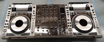 Table et lecteurs Pioneer DJ Limited Edition Platinum disponible aux enchères