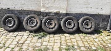 5 banden 215/65R 16C op stalen velg