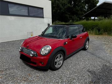 Mini Cooper 1.6i Essence, Rouge, Boîte manuelle, Noir, 5 places