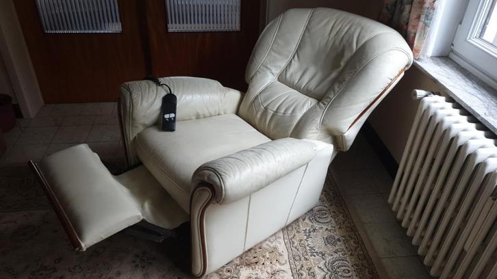 Fauteuil relax/releveur électrique en cuir, Maison & Meubles, Fauteuils, Utilisé, Cuir, 75 à 100 cm, 75 à 100 cm, Enlèvement