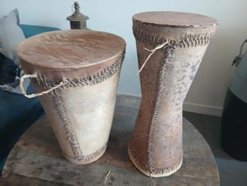 Handgemaakte Afrikaanse trommels beschikbaar voor biedingen