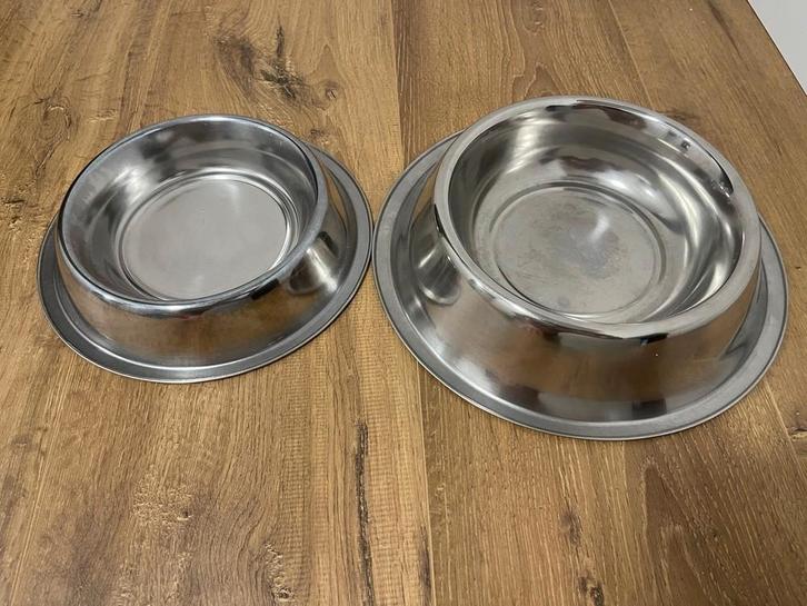 2x voerbak, Dieren en Toebehoren, Hondenvoerbakken en Drinkbakken, Gebruikt, Ophalen of Verzenden