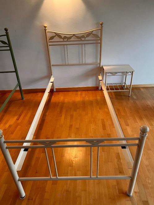 2 Lits et 2 tables de chevet en fer forgé. Superbe qualité, Huis en Inrichting, Slaapkamer | Nachtkastjes, Gebruikt, Minder dan 55 cm