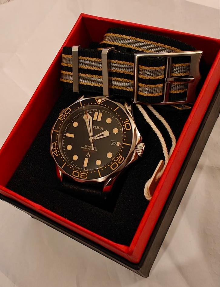 Duikhorloge van 200 m, Handtassen en Accessoires, Horloges | Heren, Zo goed als nieuw, Ophalen of Verzenden