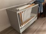 Babybed en verzorgingstafel quax, Kinderen en Baby's, Kinderkamer | Complete kinderkamers, Ophalen of Verzenden, Zo goed als nieuw