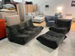 ZGAN Ligne Roset Togo Set Zwart Suede - 3-zit + 1-zit + Poef, Huis en Inrichting, Zetels | Zetels en Chaises Longues, Ophalen of Verzenden