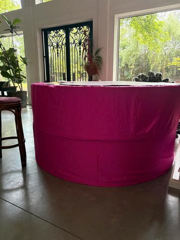 2 Grote ronde lounge poefs zitbank roze beschikbaar voor biedingen