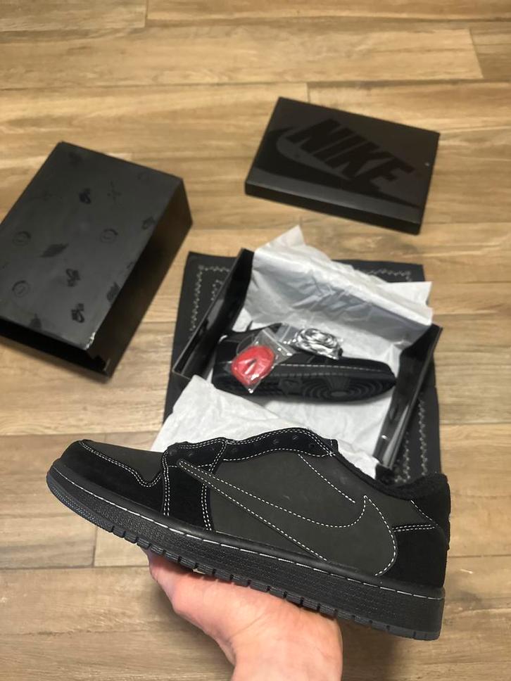Travis Scott Black Phantoms 43&44, Bijoux, Sacs & Beauté, Porte-monnaie & Portefeuilles, Neuf, Enlèvement ou Envoi