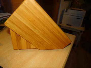 Houten messenblok beschikbaar voor biedingen