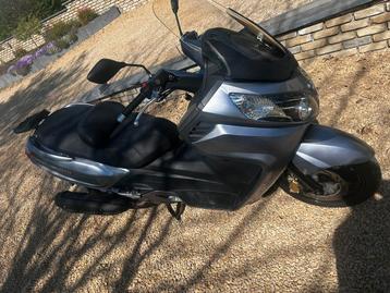 Scooter Sym 400 beschikbaar voor biedingen