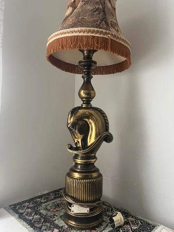 Antieke lamp beschikbaar voor biedingen