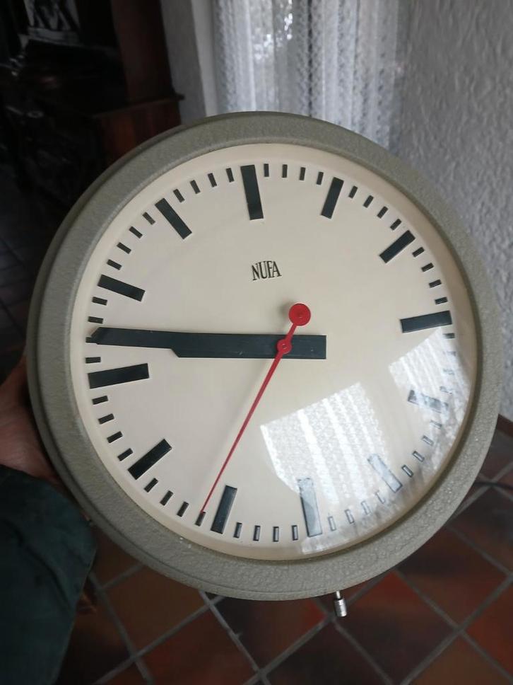 industriële NUFA-klok. 

Vintage, Antiquités & Art, Antiquités | Horloges, Enlèvement