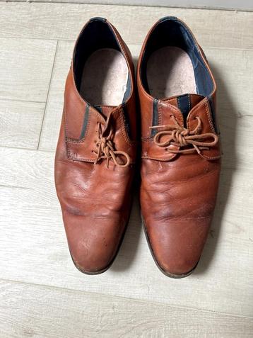 Geklede bruine schoenen beschikbaar voor biedingen