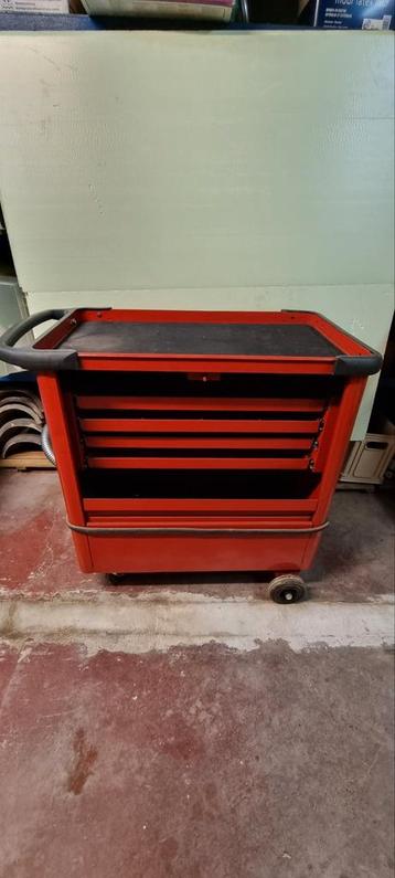 Trolley met wielen voor opslag van gereedschap beschikbaar voor biedingen
