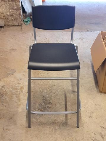 Barkrukken van Ikea beschikbaar voor biedingen