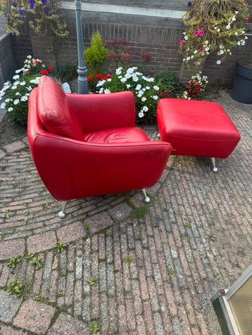 Nicoletti fauteuil met hocker in Italiaans design. beschikbaar voor biedingen