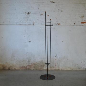 Twister coat rack  beschikbaar voor biedingen