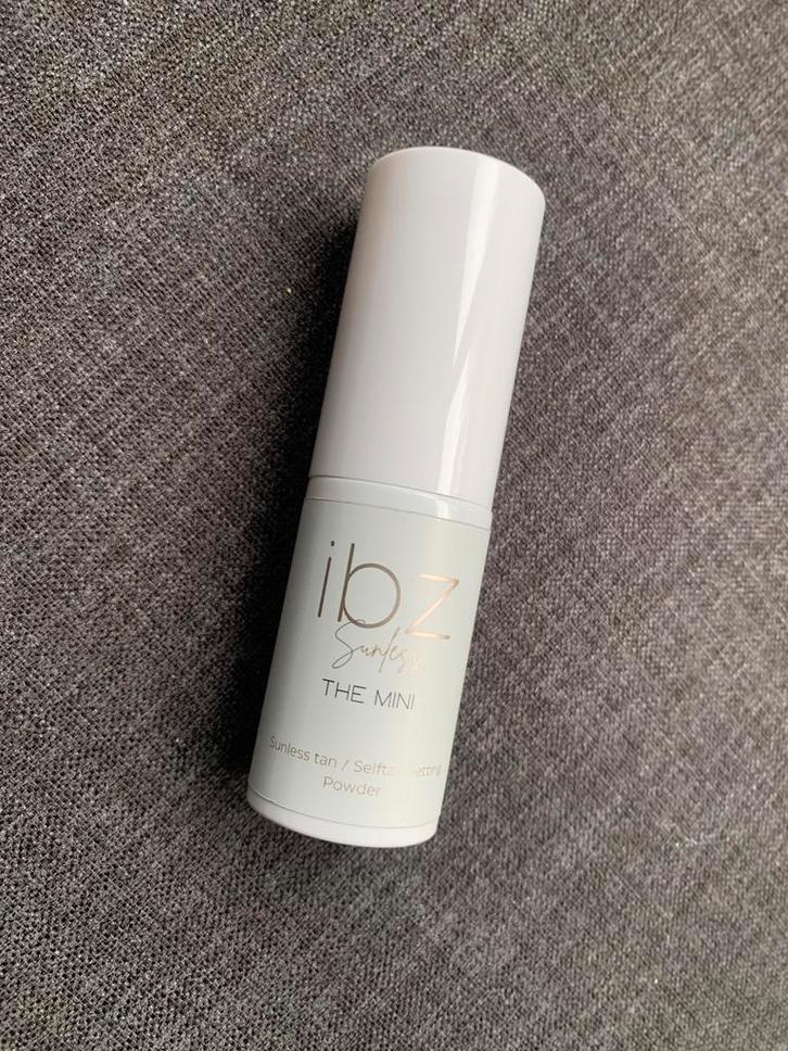 IBZ sunlees tan setting powder the mini 30 gram, Handtassen en Accessoires, Uiterlijk | Lichaamsverzorging, Zo goed als nieuw