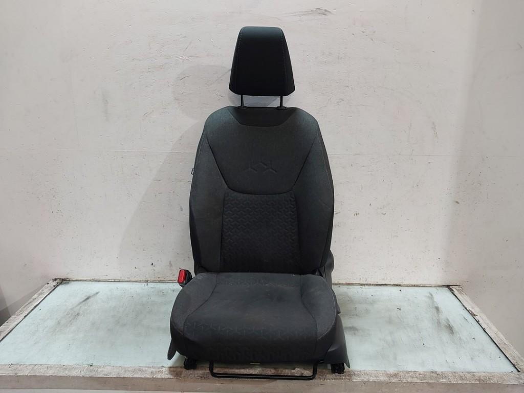 STOEL LINKS VOOR Toyota Yaris Cross (PB1 / PJ1) (01-2020/-), Dhr. J. Ham, Gebruikt, Administratie@autoham.nl, Toyota