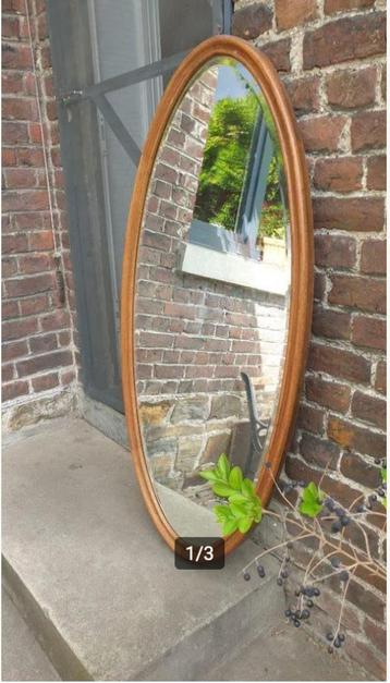 Antieke ovale spiegel beschikbaar voor biedingen