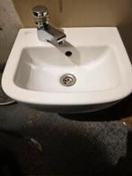 Lavabo Ideal Standard 3025 met kran Grohe + siphon, Huis en Inrichting, Badkamer | Badkamermeubels, Ophalen