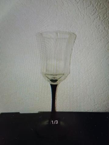 Wijnglazen beschikbaar voor biedingen