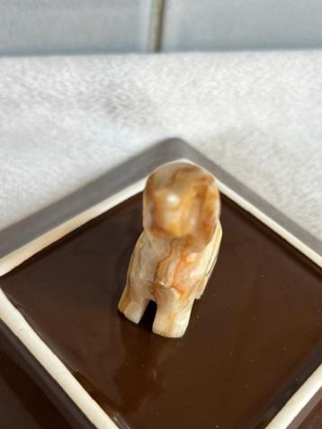 Miniatuur onyx hond voor raam of plank beschikbaar voor biedingen