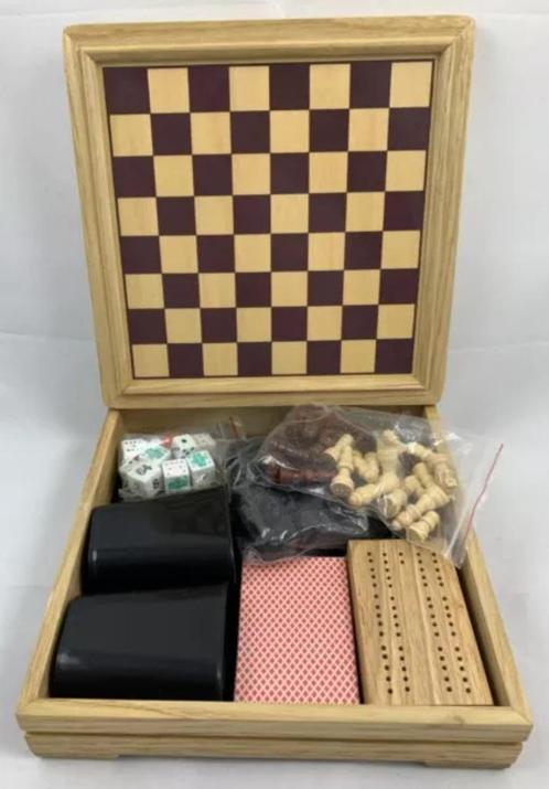 Boîte de jeu 7 en 1 : échecs, dames, backgammon, dans une bo, Hobby & Loisirs créatifs, Jeux de société | Jeux de plateau, Comme neuf