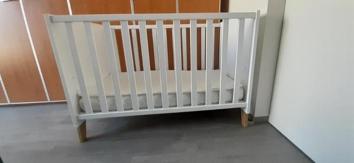 Kinderbedje met matras, Kinderen en Baby's, Kinderkamer | Bedden, Zo goed als nieuw, Minder dan 140 cm, Minder dan 70 cm, Matras
