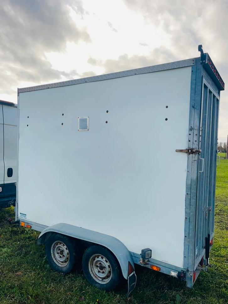 2T7 hoge gesloten trailer: 2m32 (binnen) kantelhelling, Auto diversen, Aanhangwagen-onderdelen, Zo goed als nieuw, Ophalen