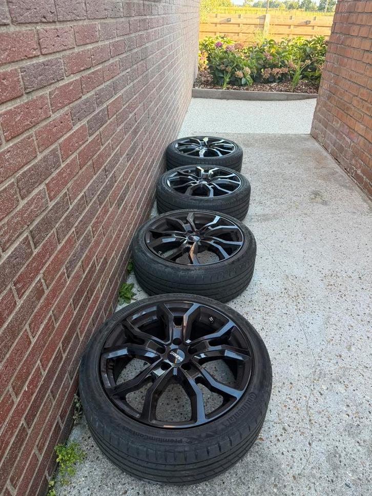 Zwarte velgen Dezent + band continental, Auto-onderdelen, Banden en Velgen, Banden en Velgen, Zomerbanden, 18 inch, 225 mm, Personenwagen