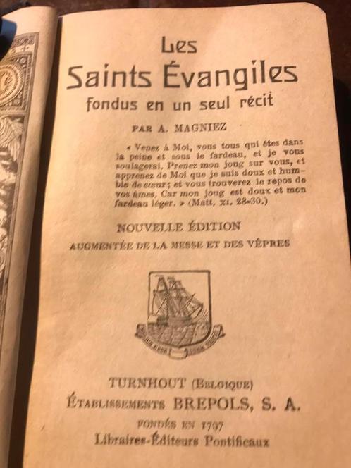Les saints évangiles, Boeken, Godsdienst en Theologie, Gelezen, Christendom | Katholiek, Ophalen of Verzenden