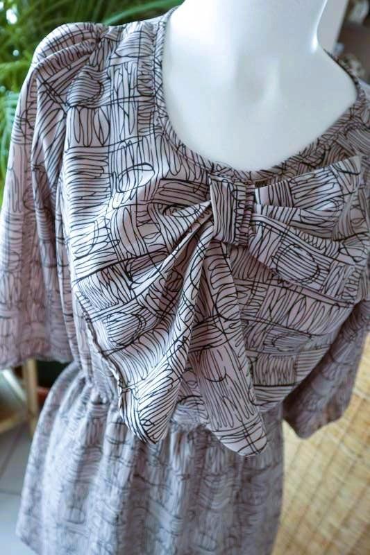 leuk feestelijk zilver getinte bijzondere jurk, Kleding | Dames, Jurken, Zo goed als nieuw, Maat 36 (S), Beige, Knielengte, Ophalen of Verzenden