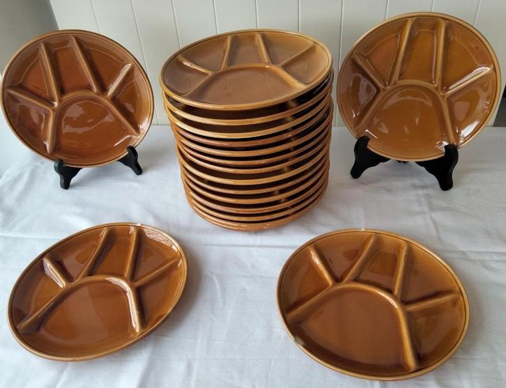SET van 26 fondueborden, Huis en Inrichting, Keuken | Servies, Zo goed als nieuw, Bord(en), Overige stijlen, Overige materialen