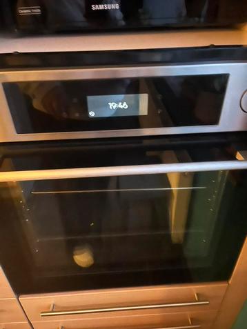 Oven 1 jaar oud, nieuwprijs was 999€! beschikbaar voor biedingen