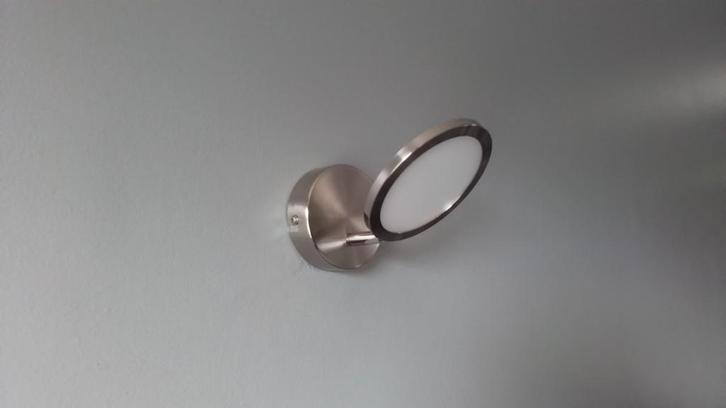 Spot mural couleur chrome 2 pièces disponibles., Huis en Inrichting, Lampen | Wandlampen, Zo goed als nieuw, Ophalen