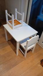 Kindertafel en twee stoelen IKEA, Kinderen en Baby's, Kinderkamer | Tafels en Stoelen, Ophalen, Zo goed als nieuw, Stoel(en)