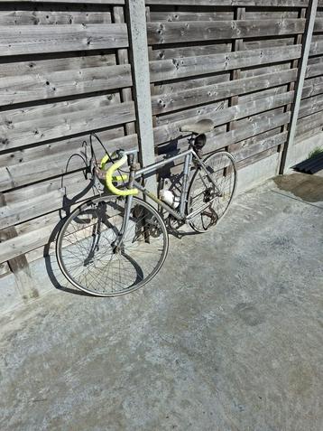 Retro koersfiets schuurvondst beschikbaar voor biedingen