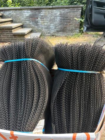 Beschermingsnetjes voor rond beginnende plantjes beschikbaar voor biedingen