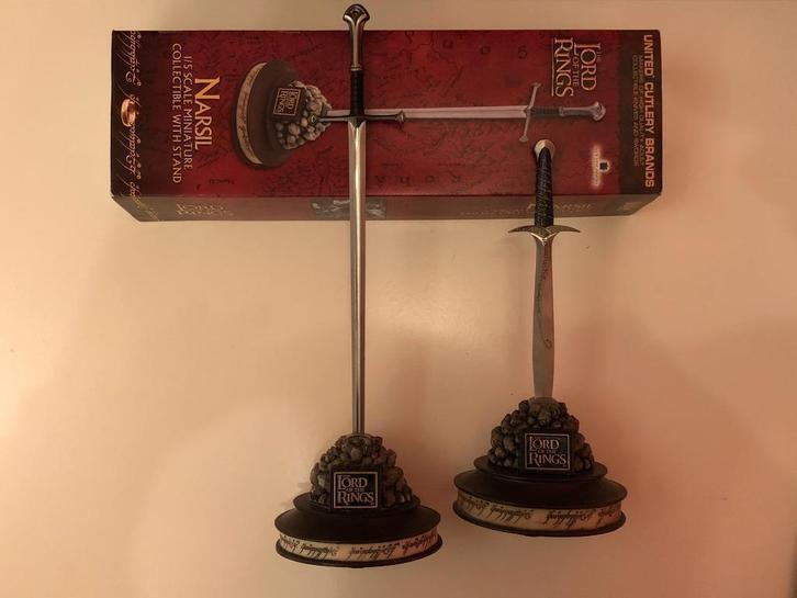 Lord of the Rings miniatuur Narsil & Sting, Verzamelen, Lord of the Rings, Zo goed als nieuw, Ophalen