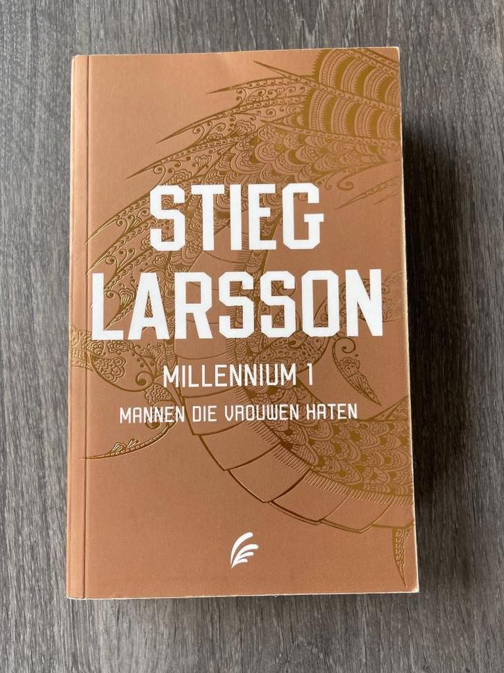 Mannen die Vrouwen Haten - Millenium 1 - Stieg Larsson, Boeken, Thrillers, Gelezen, Scandinavië, Ophalen of Verzenden