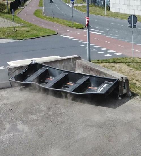 Bijna nieuw, 5 meter HDPE boot. Klein krasje linksachter., Watersport en Boten, Vis- en Consoleboten, Gebruikt, 3 tot 6 meter