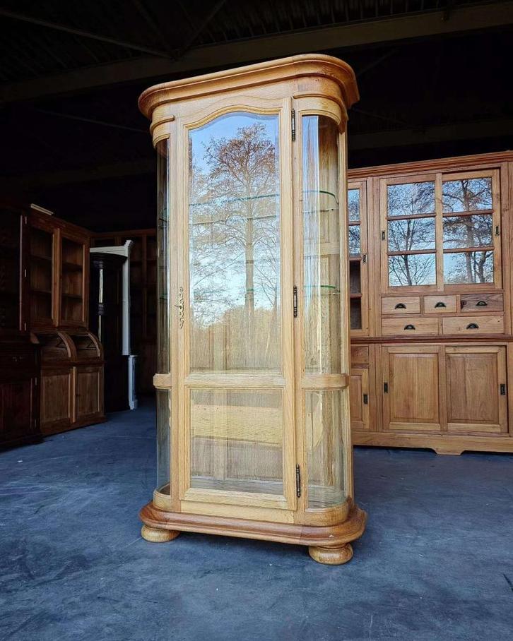 Eiken Vitrinekast | Klassiek uitstraling | Ronde vorm #2428, Antiek en Kunst, Antiek | Meubels | Kasten, Ophalen of Verzenden