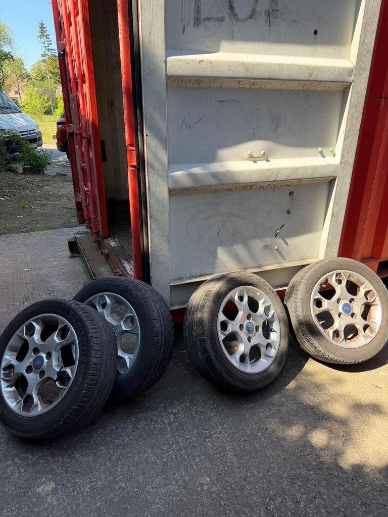 Jantes Ford 15 pouces d'origine + pneus d'été + boulons, Autos : Pièces & Accessoires, Enlèvement, Pneus été, Pneu(s)