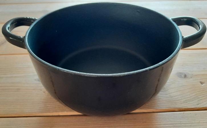 SMEG zwarte gietijzeren kookpot - 4,2 liter, Huis en Inrichting, Keuken | Potten en Pannen, Zo goed als nieuw, Gietijzer, Ophalen of Verzenden