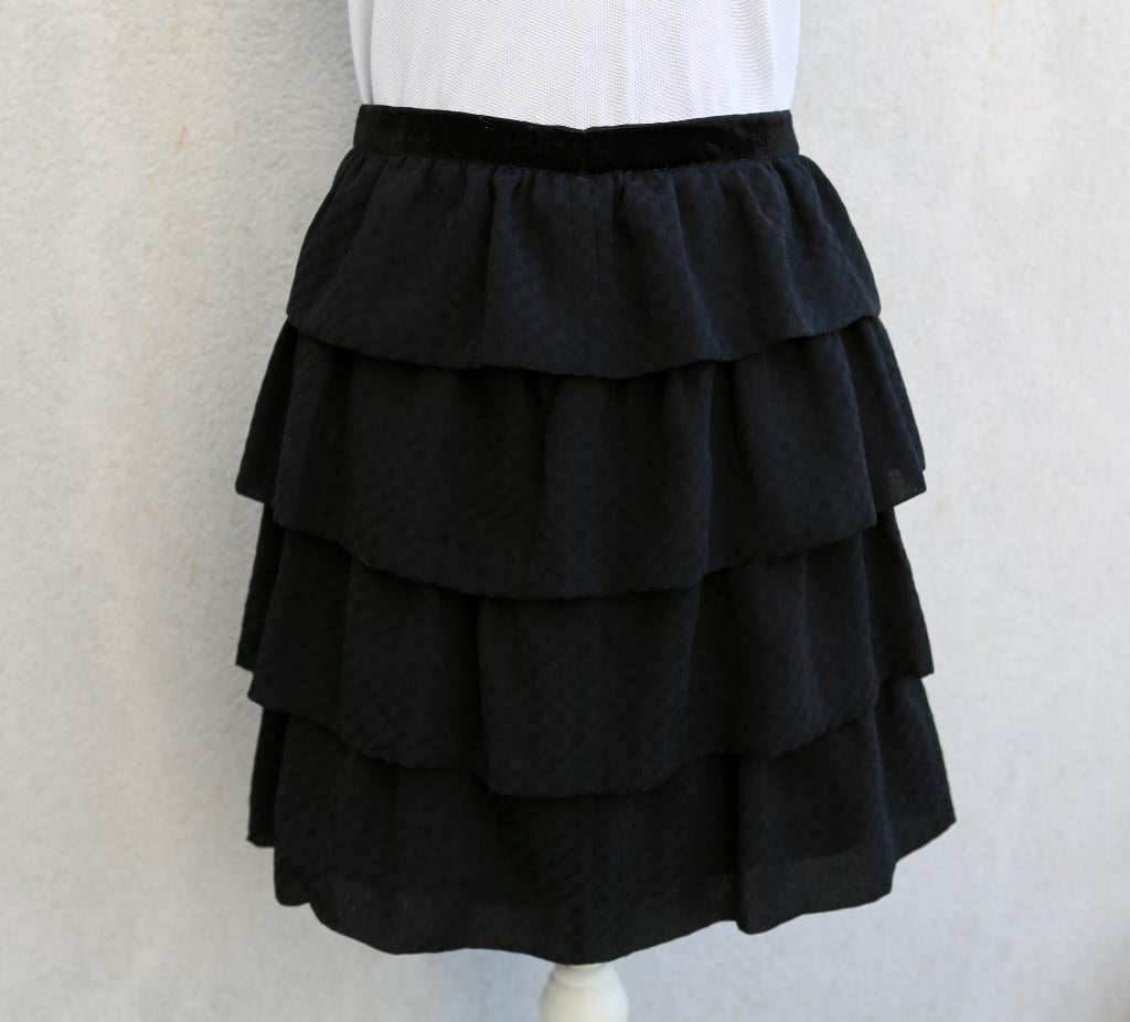 Mignonne jupe noire Massimo Dutti T36, Vêtements | Femmes, Jupes, Taille 36 (S), Comme neuf, Noir, Enlèvement ou Envoi